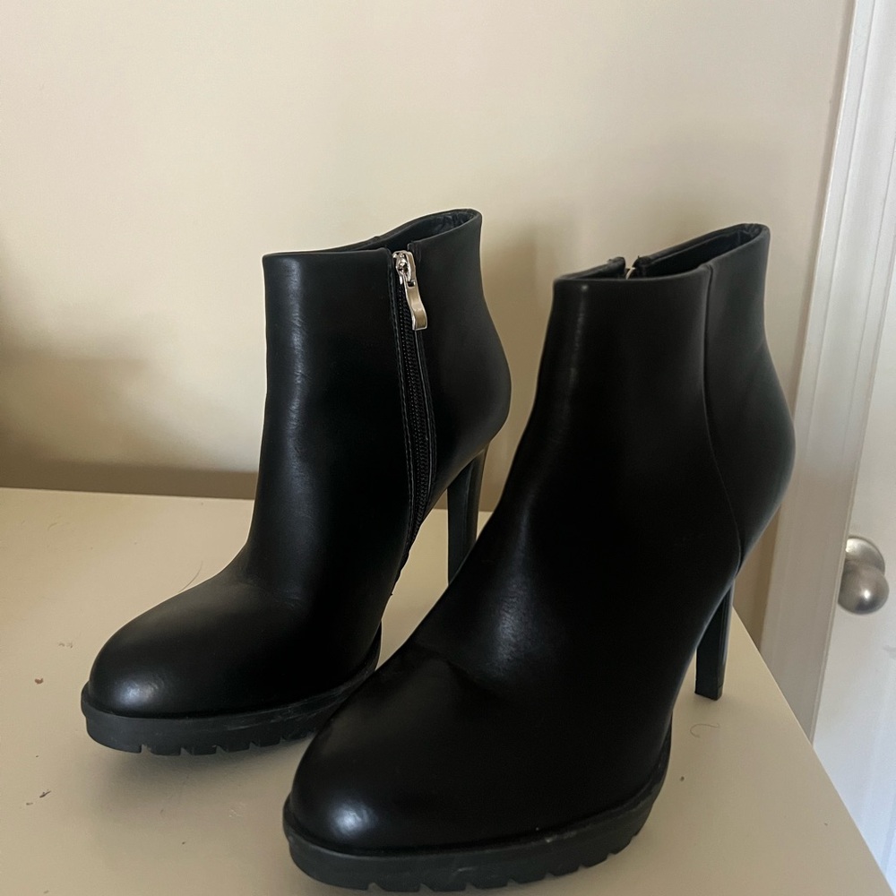 Elegant Black Ankle Boots